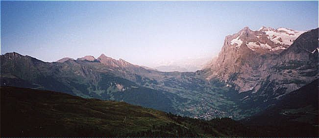 Wetterhorn und Grindelwald von der Kleinen Scheidegg aus (Schweiz)